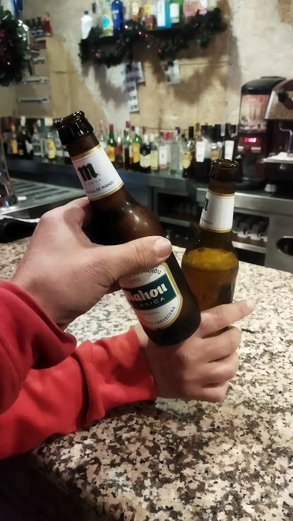 Bar Los Delfines_Cedillo del Condado_slider_image_3