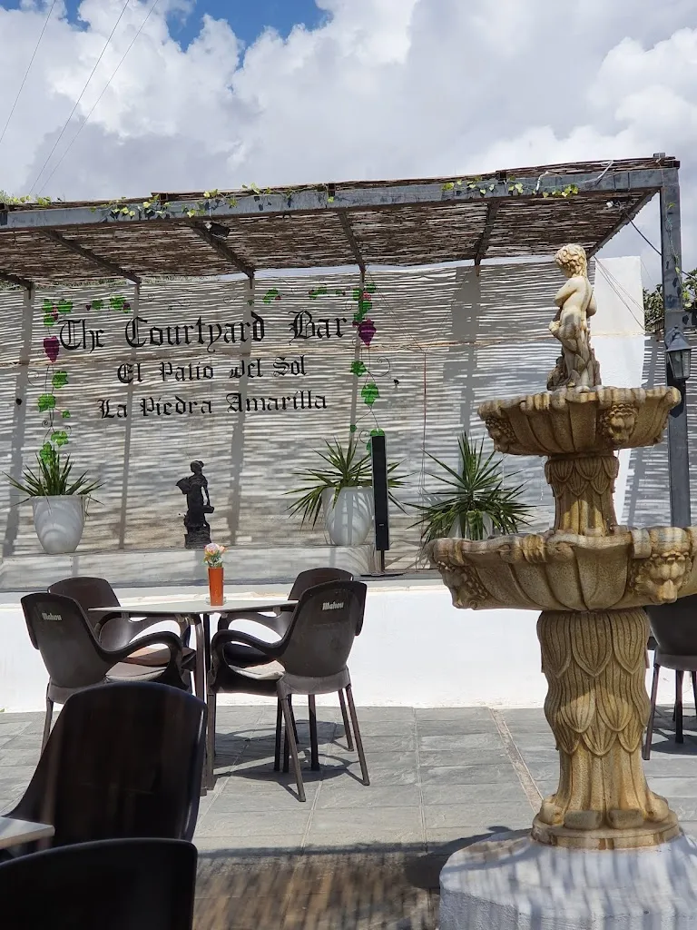 Annie Brereton_The Courtyard Bar_Partaloa_review