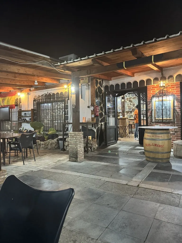 Marianomereb Mereb_El Patio De Mi Recreo 3.0_Chozas de Canales_review