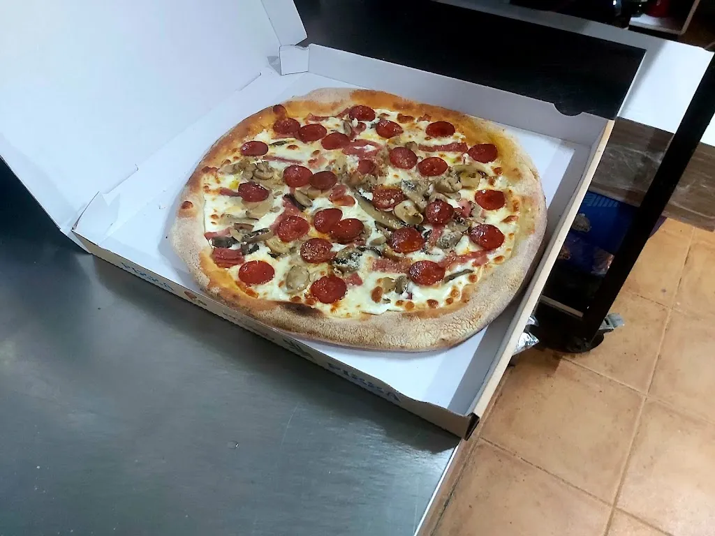 Giancarlo pizzas_Chozas de Canales_slider_image_3