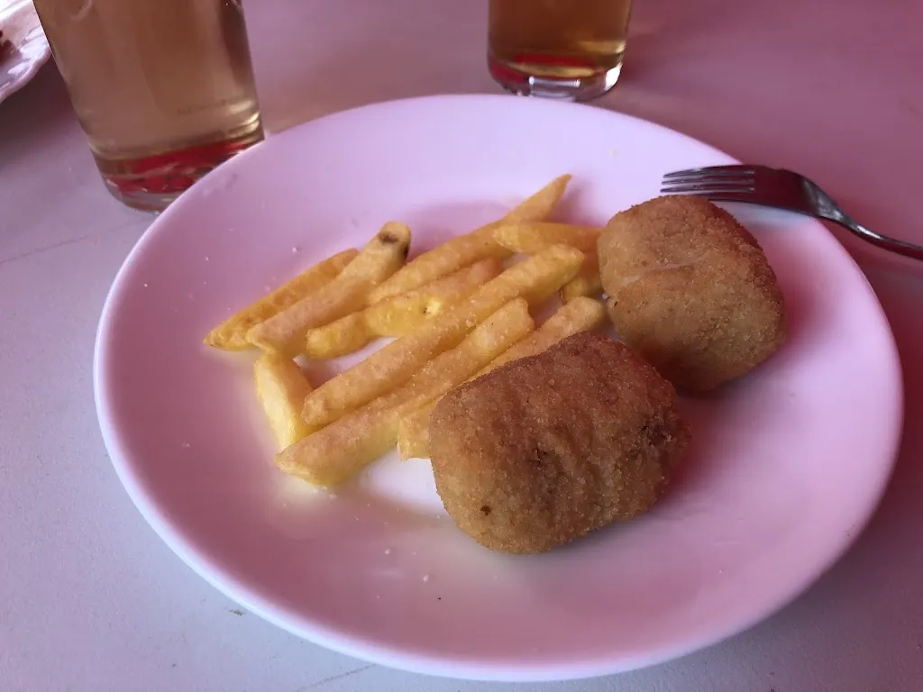 E Garrys_Bar Miguel_Paterna del Río_review