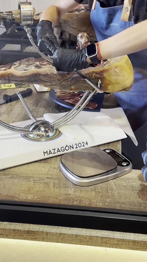 Azadeh Imanlou_Juan Pérez Jamones - Jamonería Madrid_Domingo Pérez_recensione