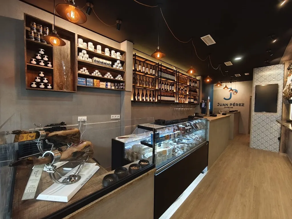 Juan Pérez Jamones - Jamonería Madrid_Domingo Pérez_slider_image_1