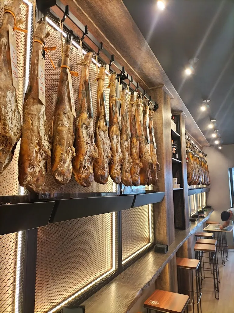 Juan Pérez Jamones - Jamonería Madrid_Domingo Pérez_slider_image_3