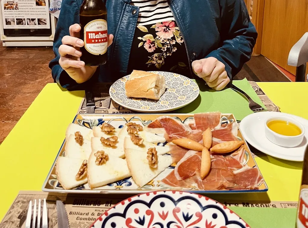 Jon Rother_TERRAZA RESTAURANTE TRIKYTAPAS BLUE_Consuegra_review