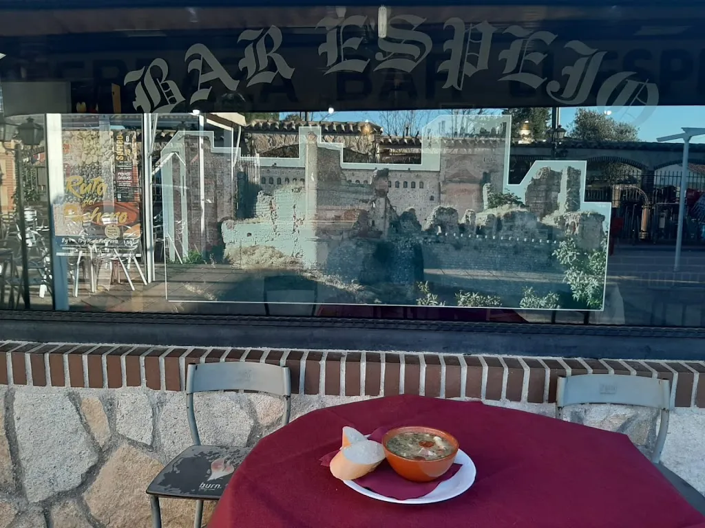 Bar - Restaurante El Espejo restaurant in Escalona