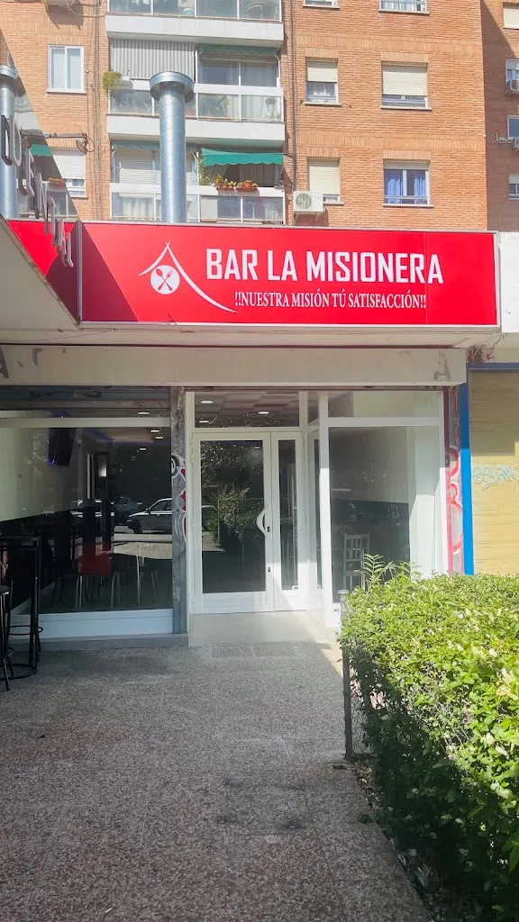 Bar La Misionera PY restaurant in Escalona