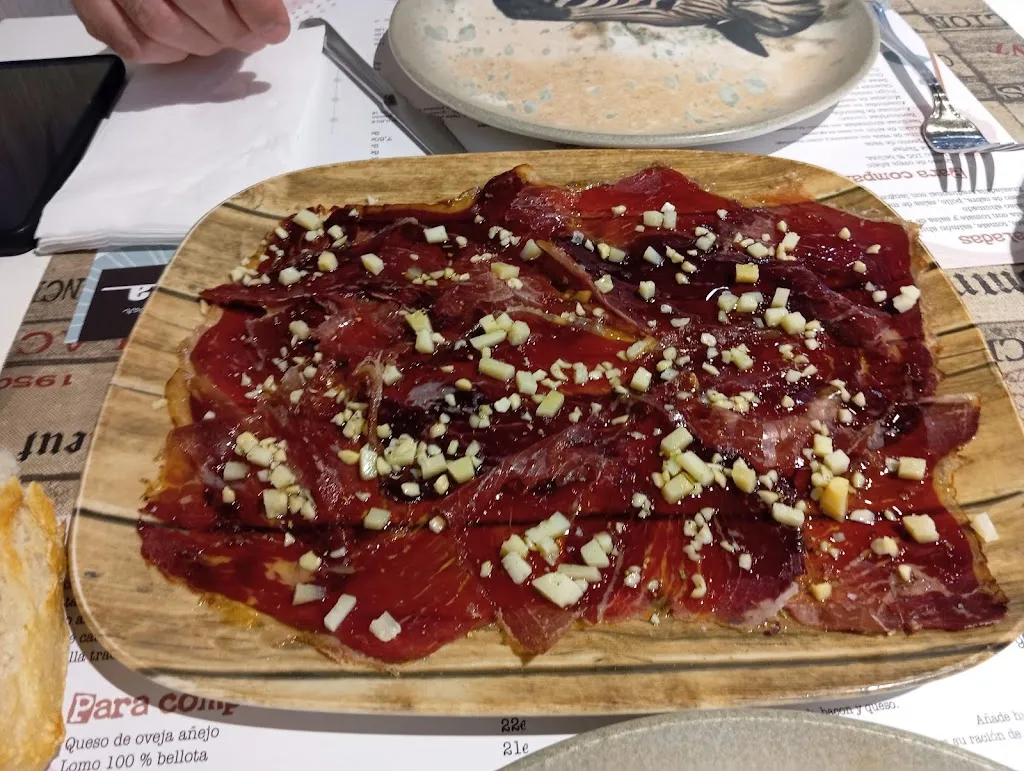 Cari Almansa Gomez_Pub Linea_Esquivias_review