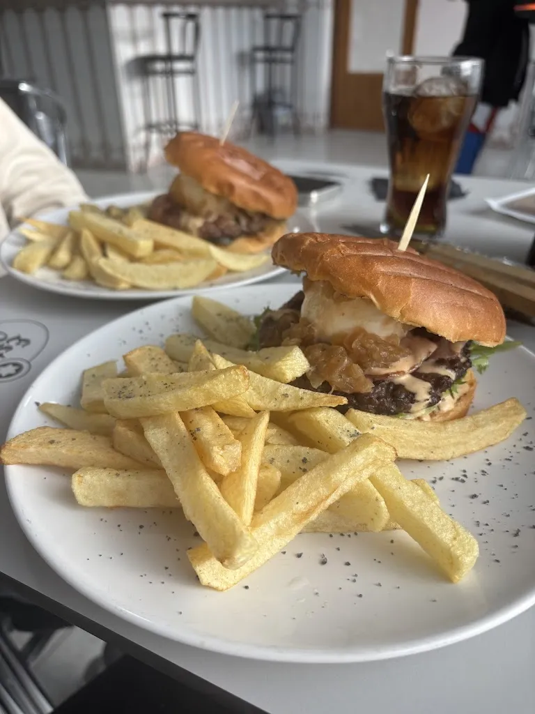 paulaferde_BisonteBar_Esquivias_review