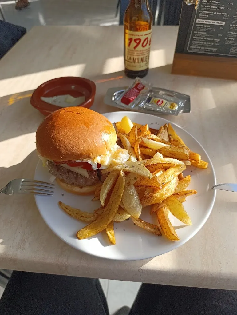 Paweł Zając_BisonteBar_Esquivias_review