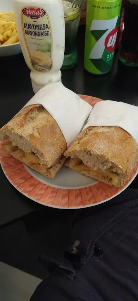 Pablo Rafael Rey_Carmelo_Arteixo_review