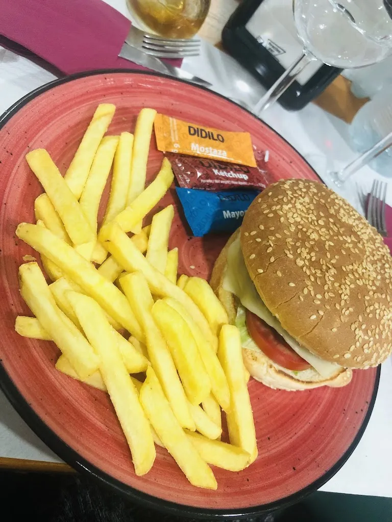 Bar Restaurante Fushion restaurant in Gerindote