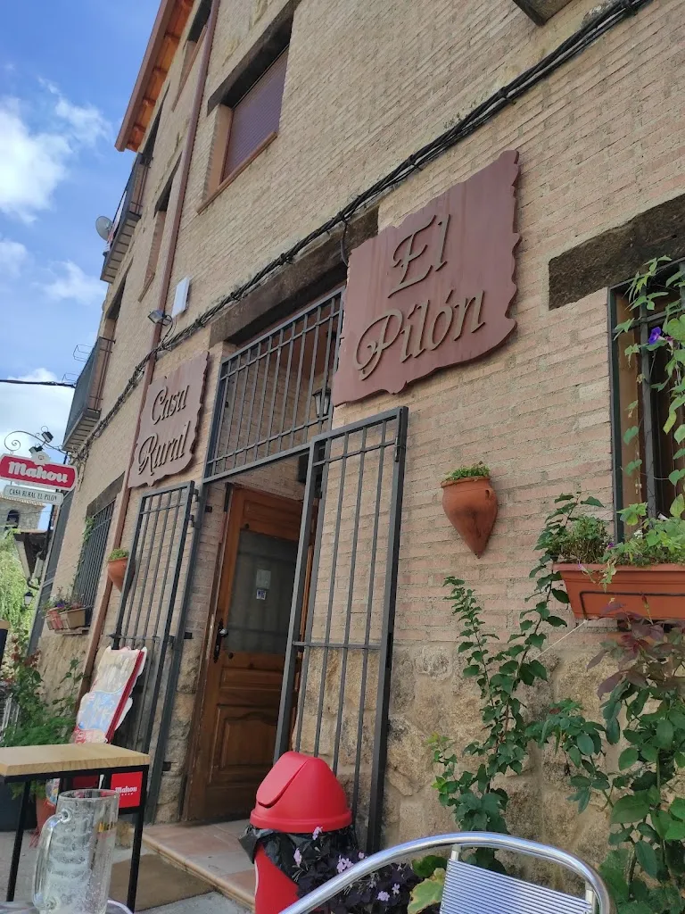 Bar Monterrey restaurant in Hinojosa de San Vicente