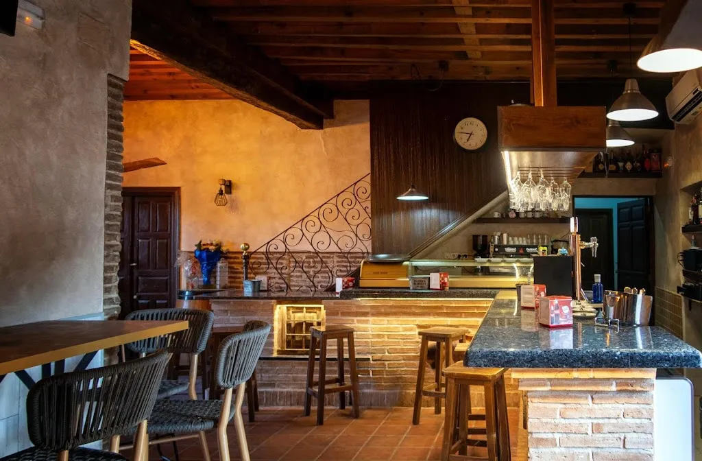 Casa Antonia - La Plaza restaurant in Hormigos