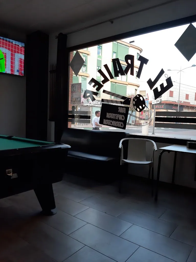 Juan Carlos Romano Bajo_Bar El Tráiler_Fuensalida_review