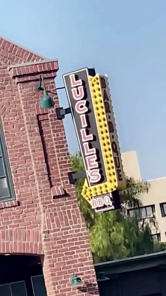 Brandy Riley_Lucille's Smokehouse Bar-B-Que_Lucillos_recensione