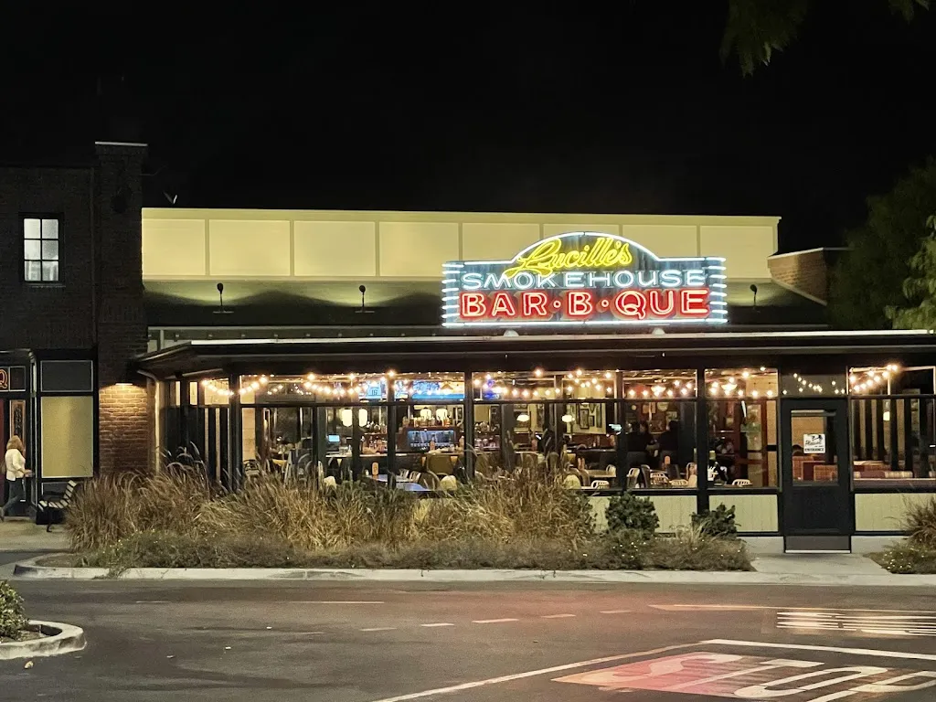 Lucille's Smokehouse Bar-B-Que_Lucillos_slider_image_1