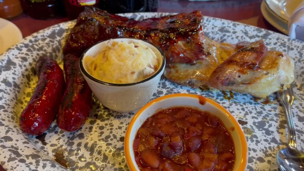 Lucille's Smokehouse Bar-B-Que_Lucillos_slider_image_2