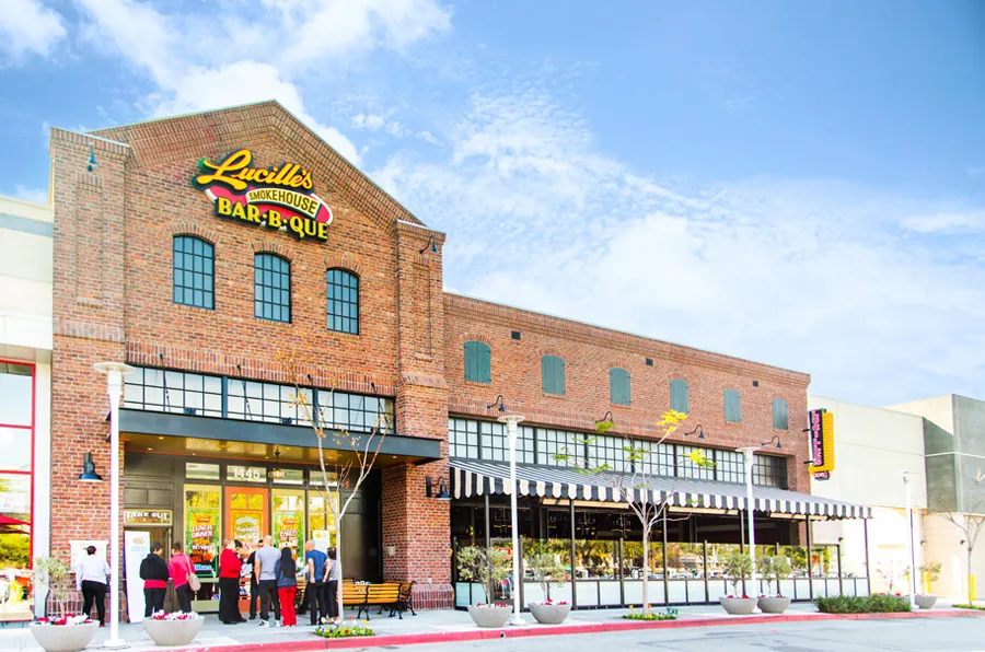 Lucille's Smokehouse Bar-B-Que_Lucillos_slider_image_1