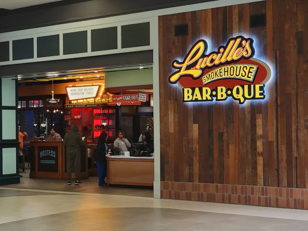 Lucille's Smokehouse Bar-B-Que_Lucillos_slider_image_1