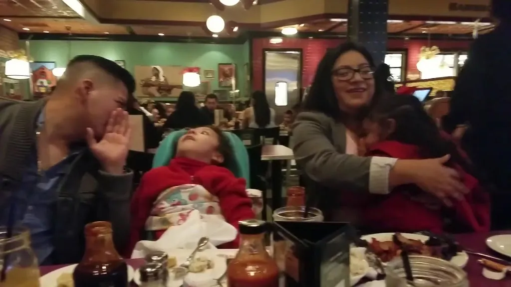 Lucille's Smokehouse Bar-B-Que_Lucillos_slider_image_2