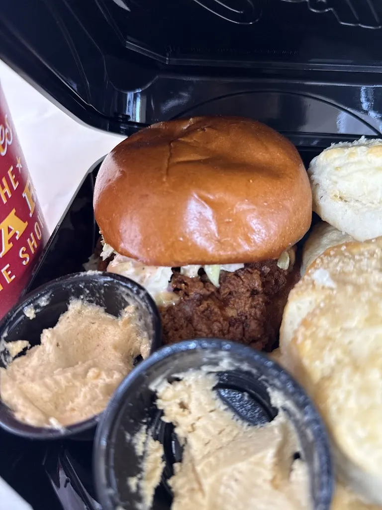 Ekko Hendrix_Lucille's Smokehouse Bar-B-Que_Lucillos_review