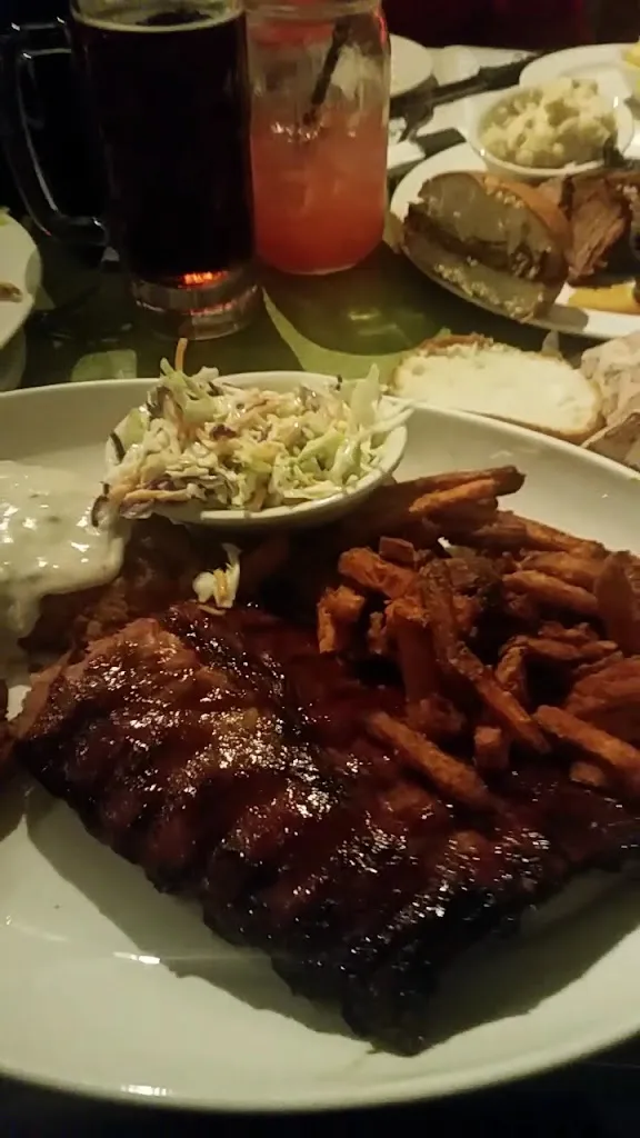 Lucille's Smokehouse Bar-B-Que_Lucillos_slider_image_2