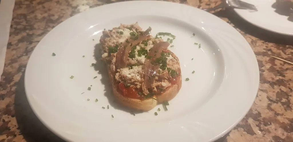 AVENIDA restaurant in Madridejos