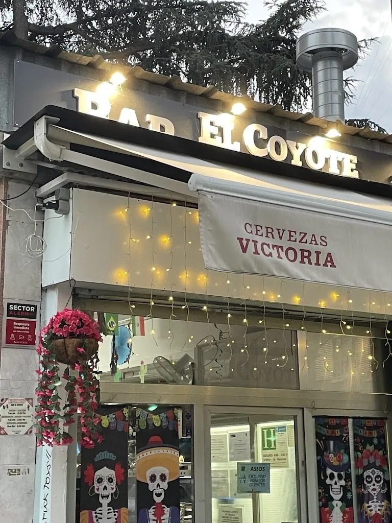 Bar El Coyote comida mexicana restaurant in Maqueda