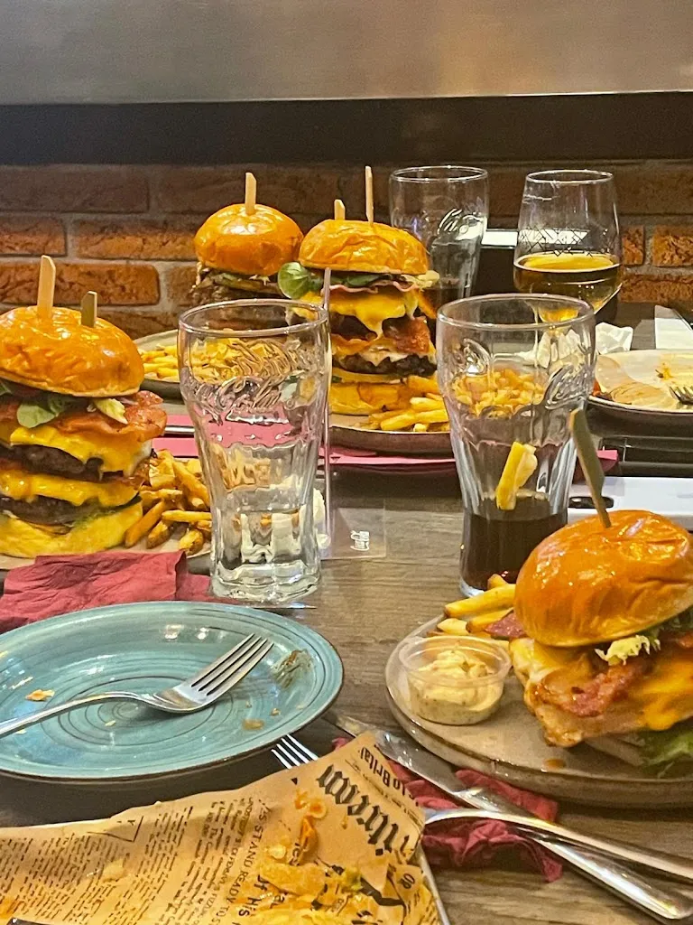 Óscar Herranz_ALUCHEBLATT BURGER & BAR_Maqueda_review