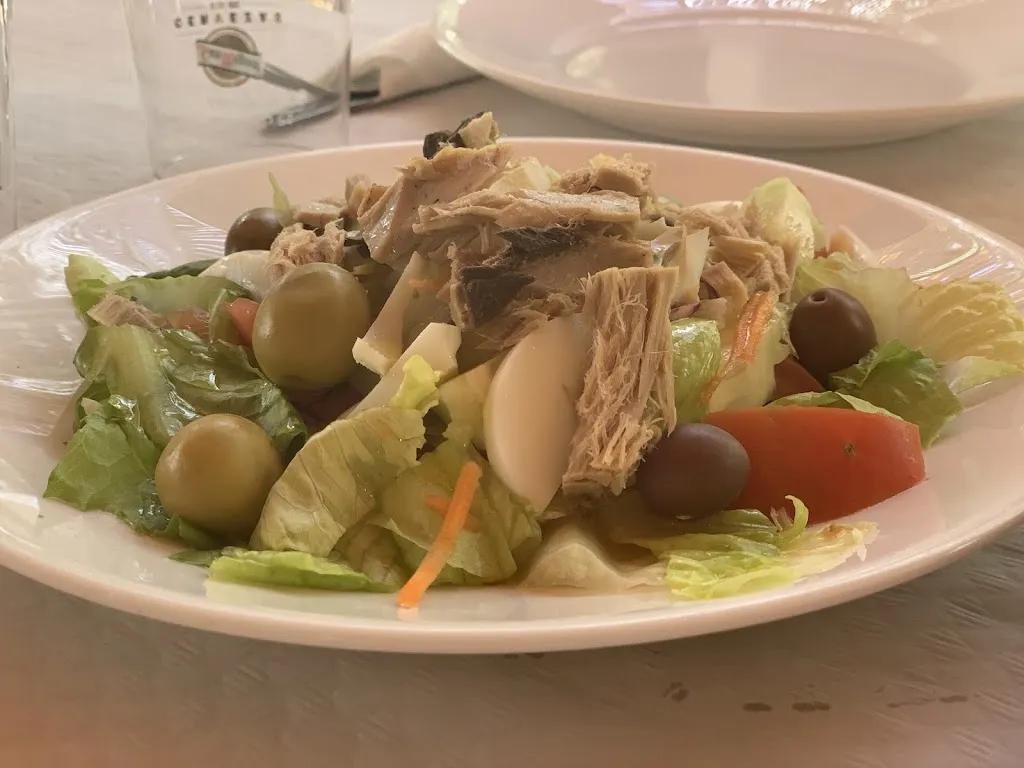 Nieves Fernández Valle_Piscina - Restaurante “El Paraíso”_Marjaliza_review