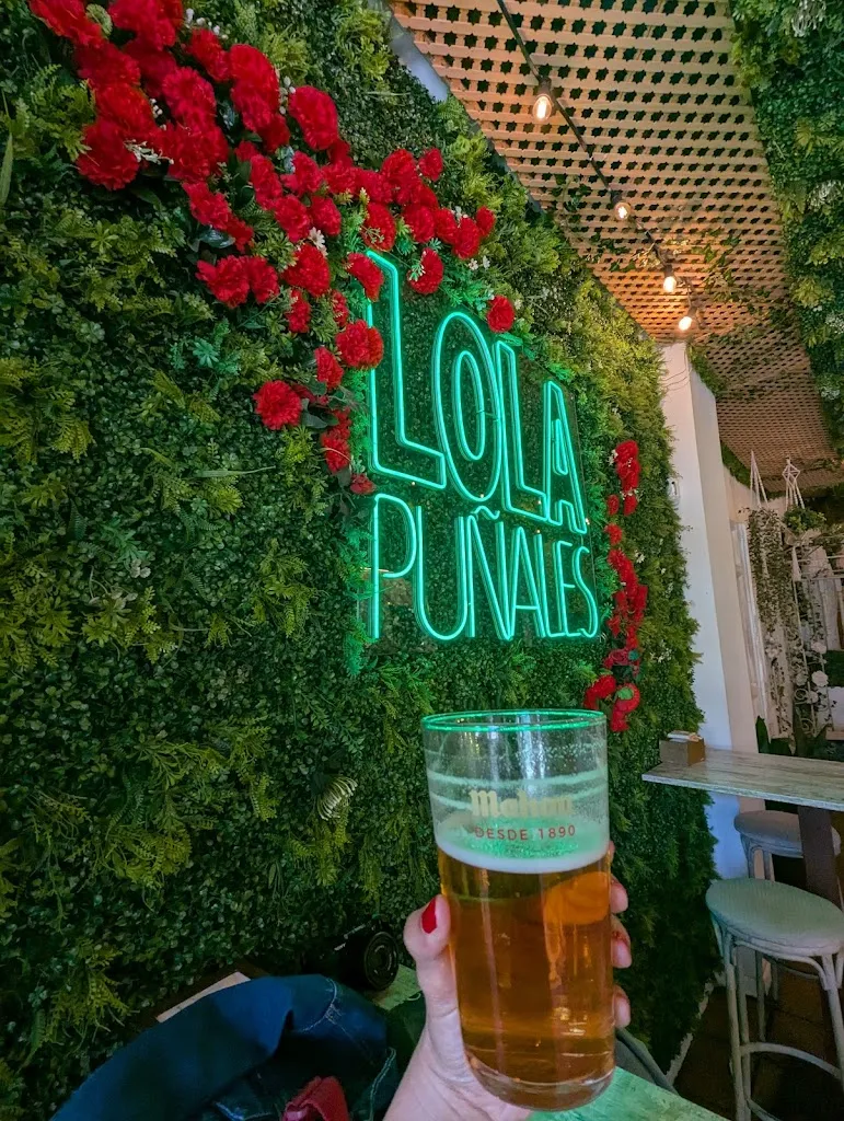 Lena Jogie_Lola Puñales_Mata La_review