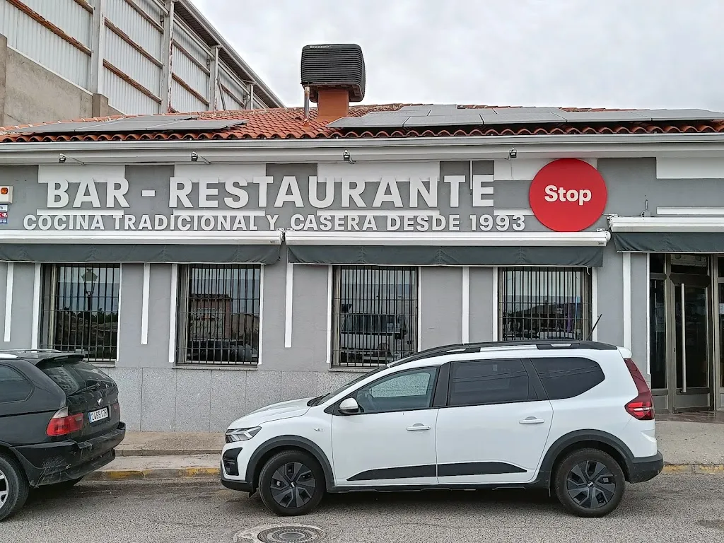 Óscar_Cafe Bar Stop_Mazarambroz_review