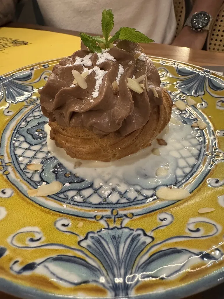 Silvia Vigo_La Mafia se sienta a la mesa_Illescas_review