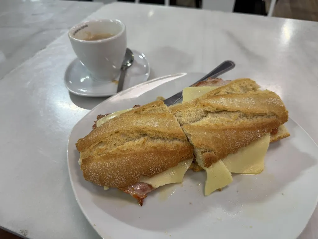 Luis H Perez Veras_Las Cadenas_Illescas_review