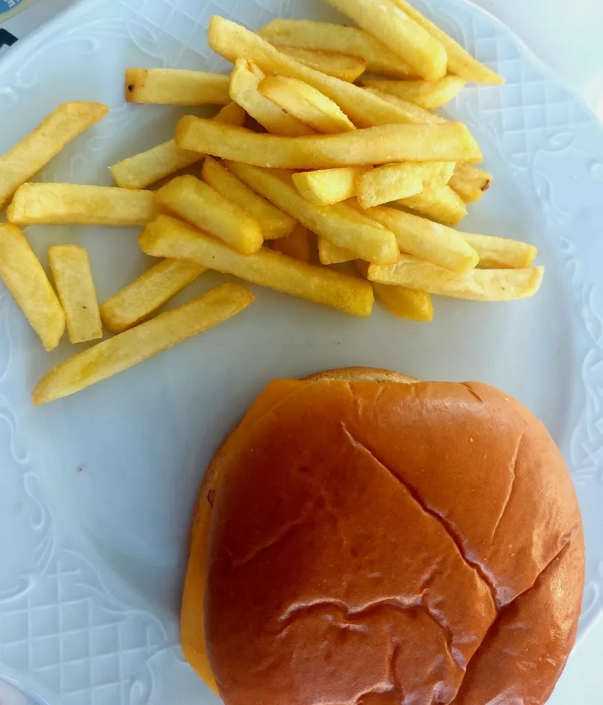 Linh Tran_The Bourbon Cafe_Illescas_review