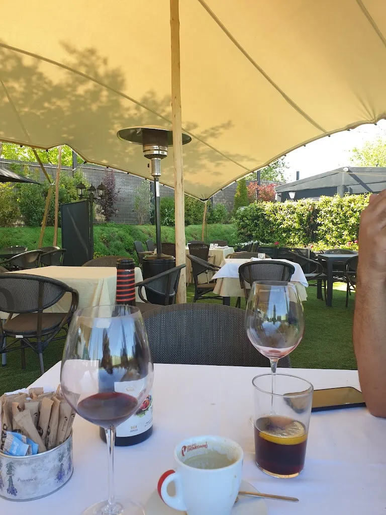 JUDE TOMPSON IYAHEN_Restaurante - 19 Country Club_Illescas_review