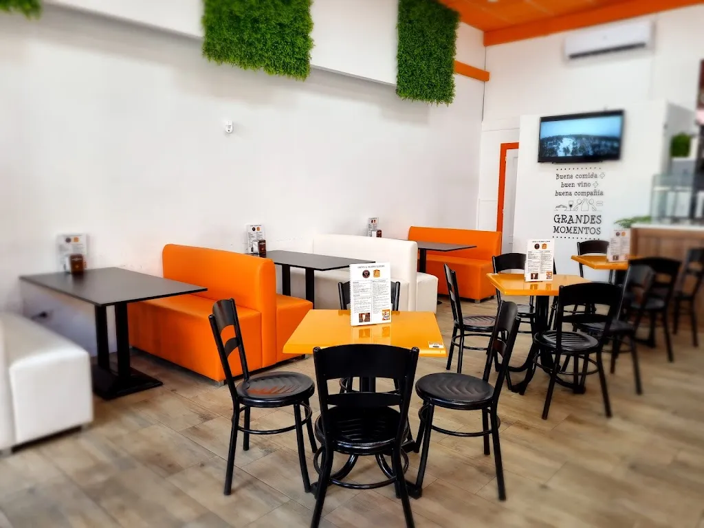 Crepes & Helados Illescas restaurant in Illescas