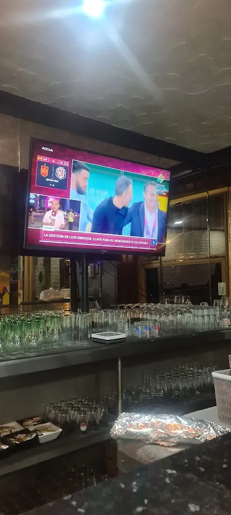 Marlon Brandon_Bar OMA 48 Café_Illescas_recensione