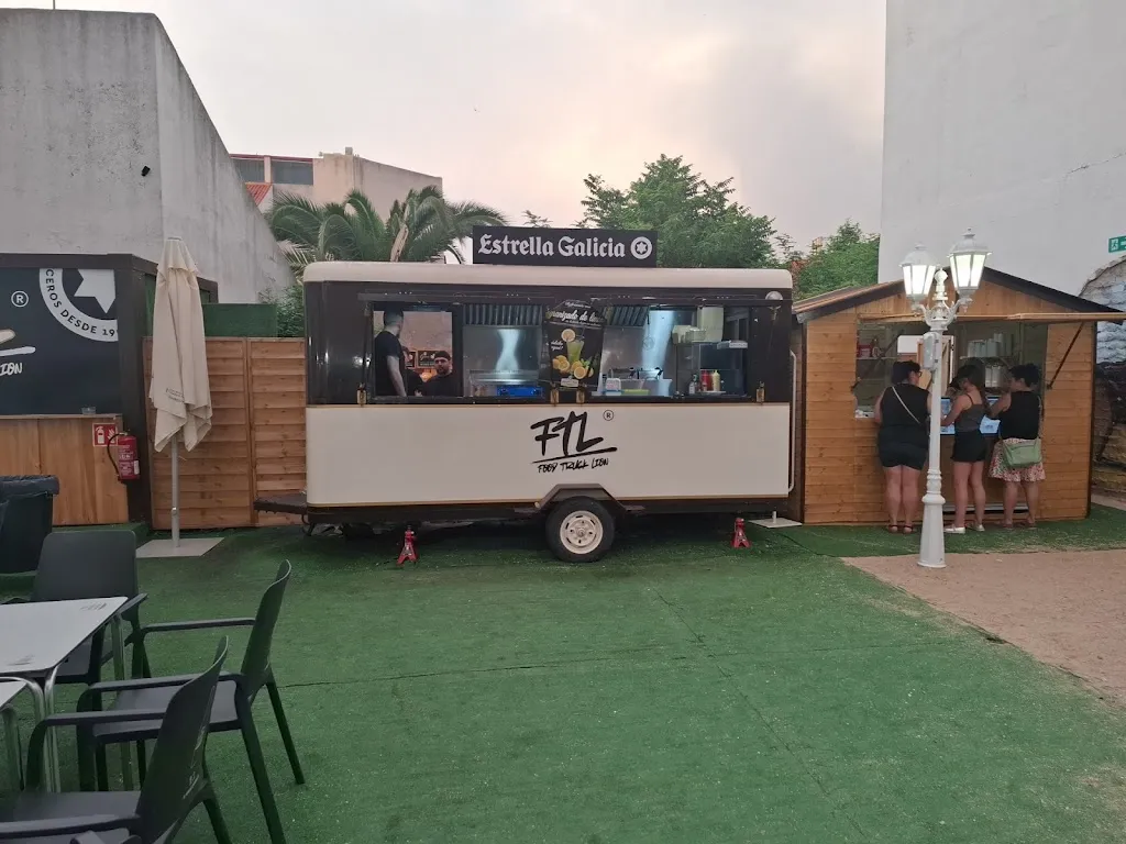 Jorge Perez_Hamburguesería Illescas | Foodtruck Lion | Plaza de los Leones_Illescas_review