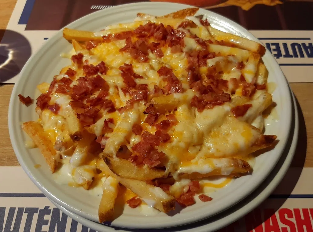 Snake_Foster's Hollywood_Illescas_review