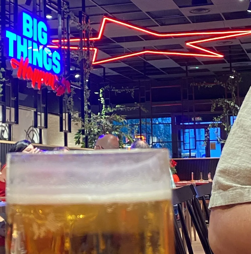 MARKETING 3.0_Foster's Hollywood_Illescas_review