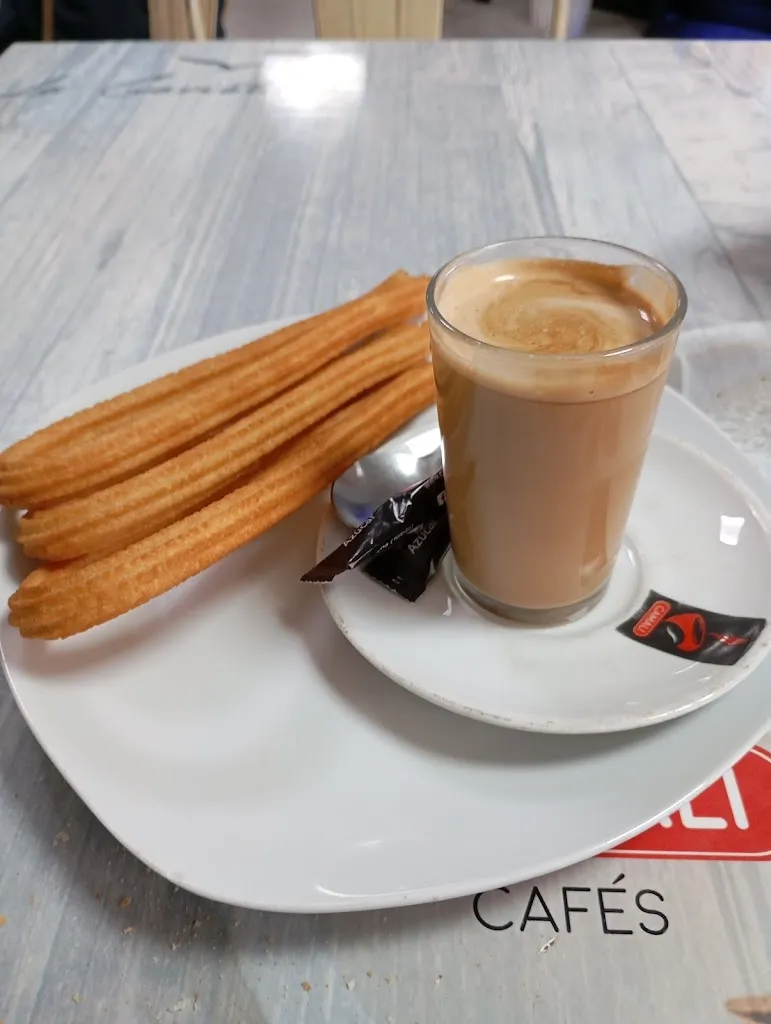 La Gaviota Churrería Chocolatería Asador de Pollos restaurant in Illescas