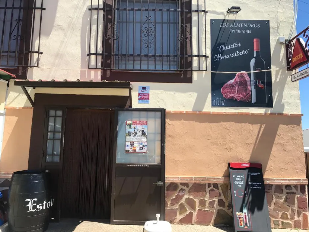 RESTAURANTE LOS ALMENDROS_Menasalbas_slider_image_1