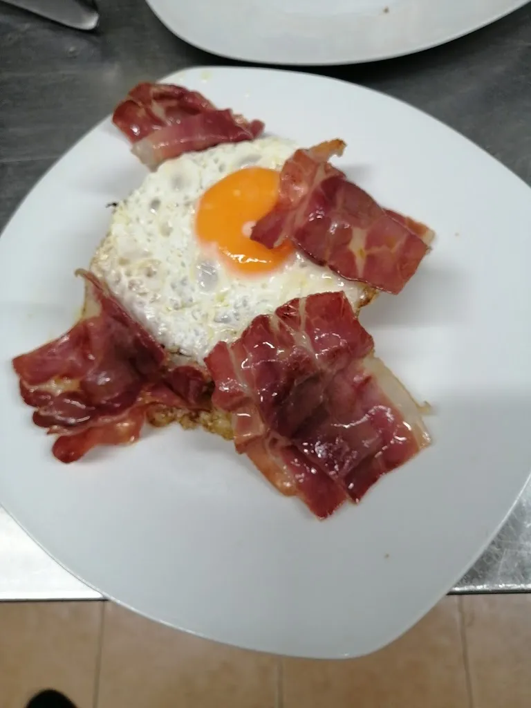 RESTAURANTE LOS ALMENDROS_Menasalbas_slider_image_3