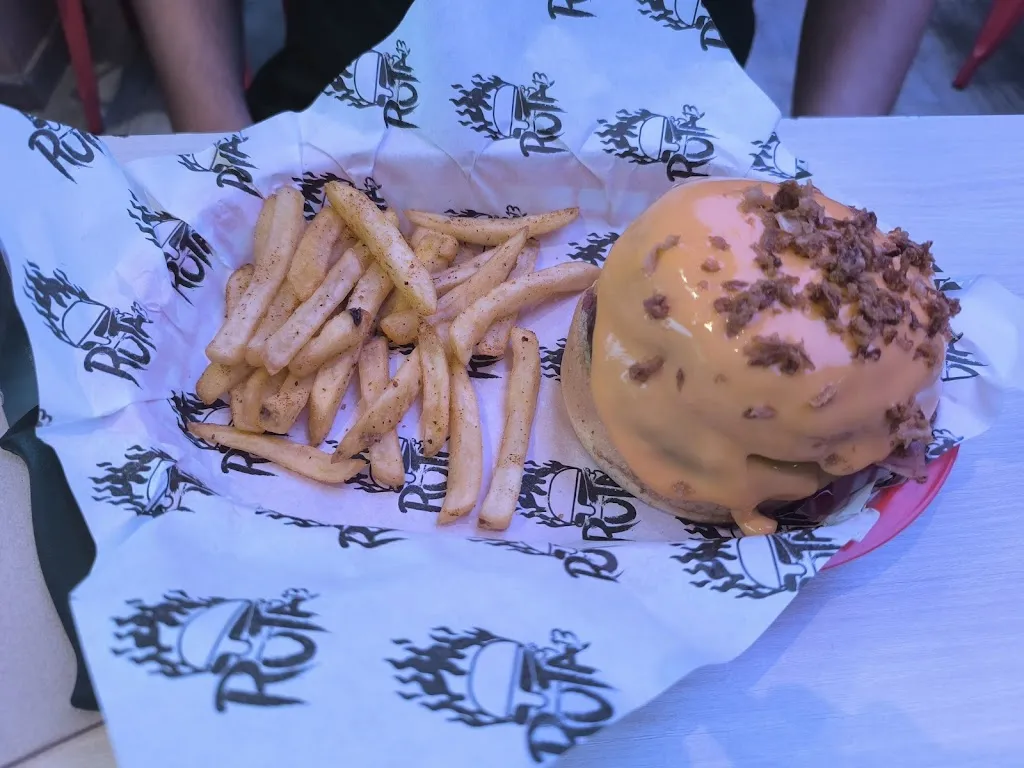 Victor Carrasco_RUTA 13 HAMBURGUESERÍA_Mejorada_review