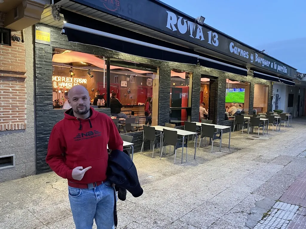 Santiago Gomez_RUTA 13 HAMBURGUESERÍA_Mejorada_review