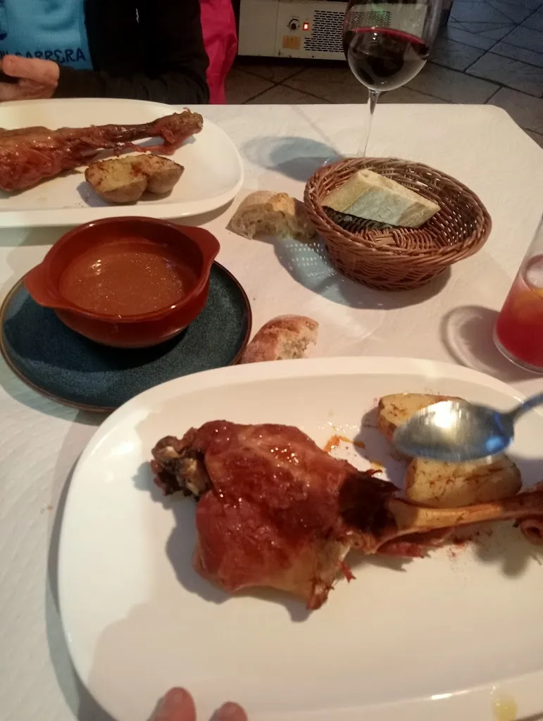 RAQUEL CORDERO_Mesón El Pozo Luminoso y Hostal Bar Cafetería Restaurante Alhambra_Mocejón_review