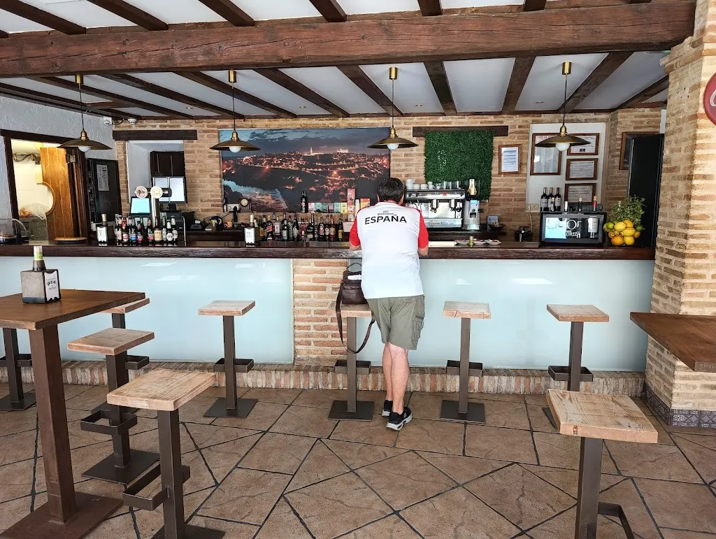 Mesón El Pozo Luminoso y Hostal Bar Cafetería Restaurante Alhambra_Mocejón_slider_image_3