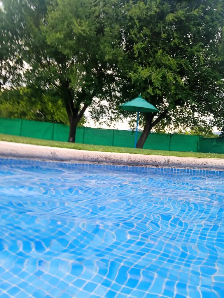 M. Pilar Martín pato_Piscina Pública Municipal de Montesclaros._Montesclaros_review